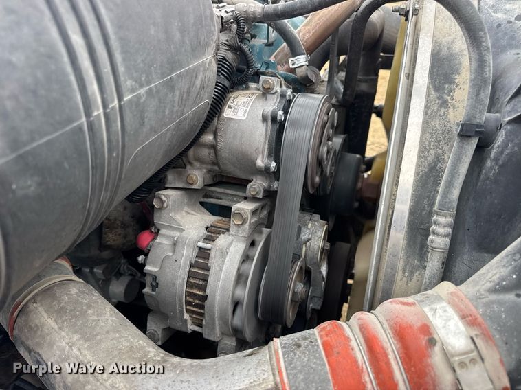 image for item DV4158 2007 International 4300 truck cab and chassis