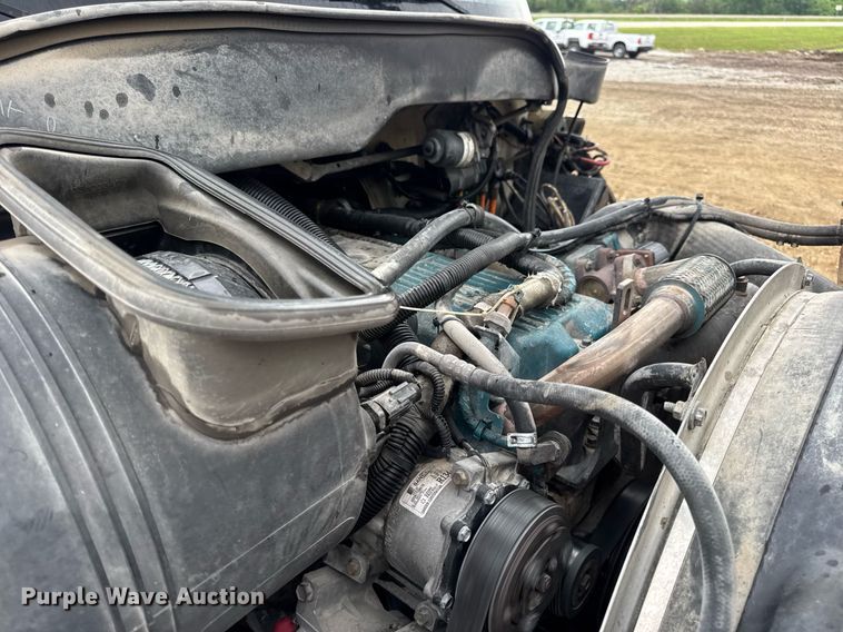 image for item DV4158 2007 International 4300 truck cab and chassis