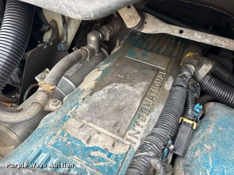 image for item DV4158 2007 International 4300 truck cab and chassis