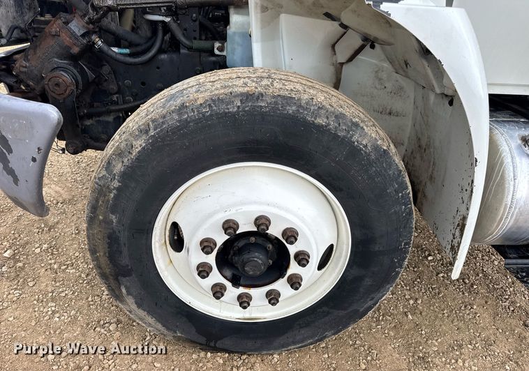 image for item DV4158 2007 International 4300 truck cab and chassis