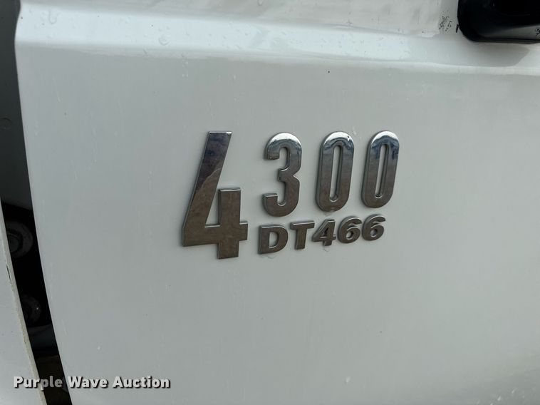 image for item DV4158 2007 International 4300 truck cab and chassis