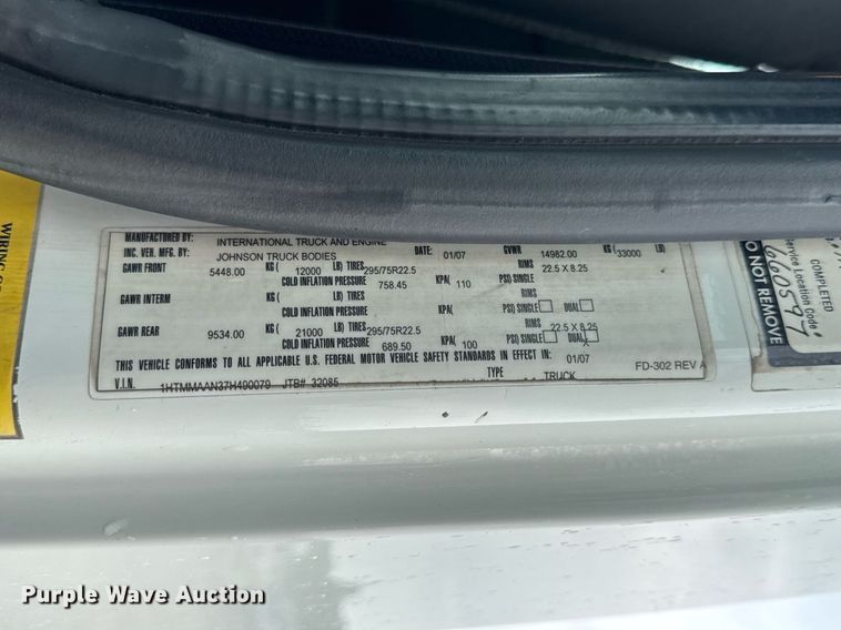 image for item DV4158 2007 International 4300 truck cab and chassis