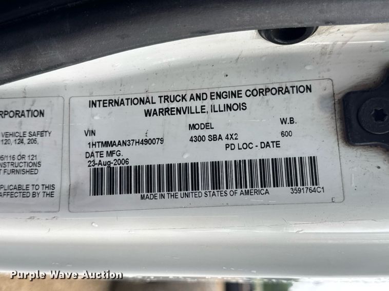 image for item DV4158 2007 International 4300 truck cab and chassis