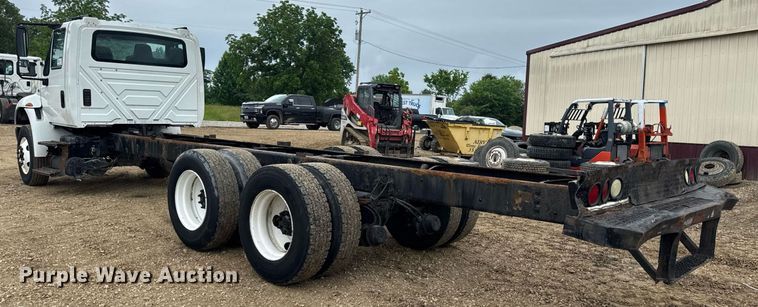 image for item DV4159 2011 International 4400 truck cab and chassis