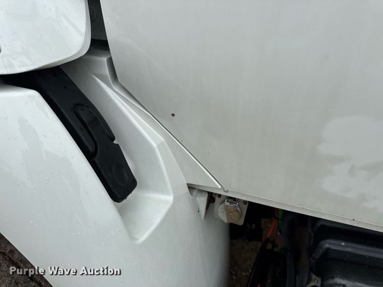 image for item DV4159 2011 International 4400 truck cab and chassis