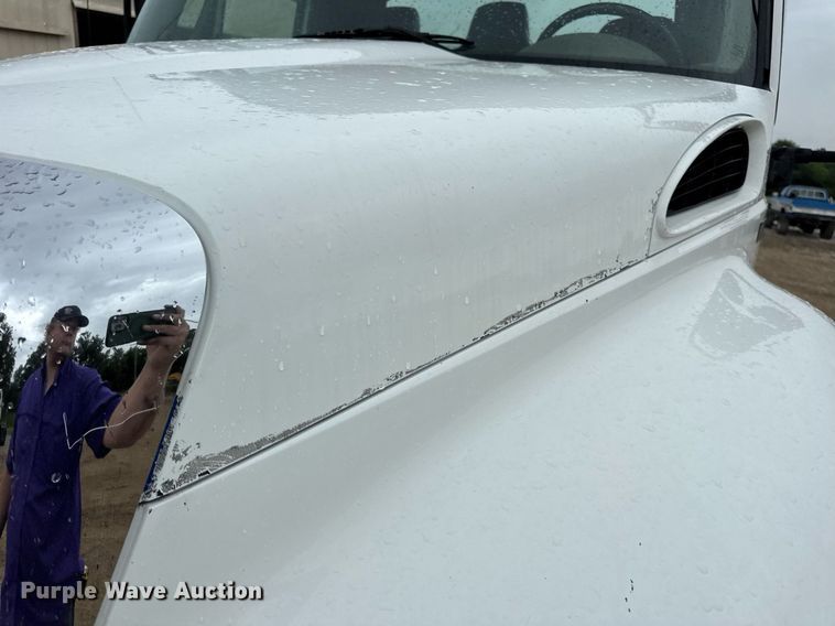 image for item DV4159 2011 International 4400 truck cab and chassis