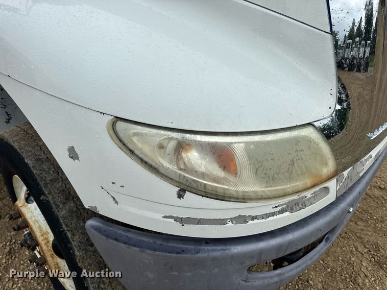 image for item DV4159 2011 International 4400 truck cab and chassis