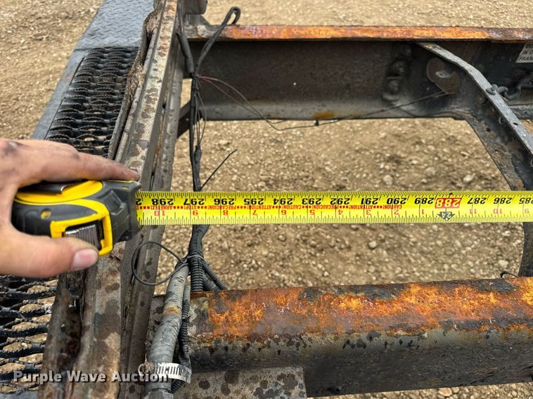 image for item DV4159 2011 International 4400 truck cab and chassis