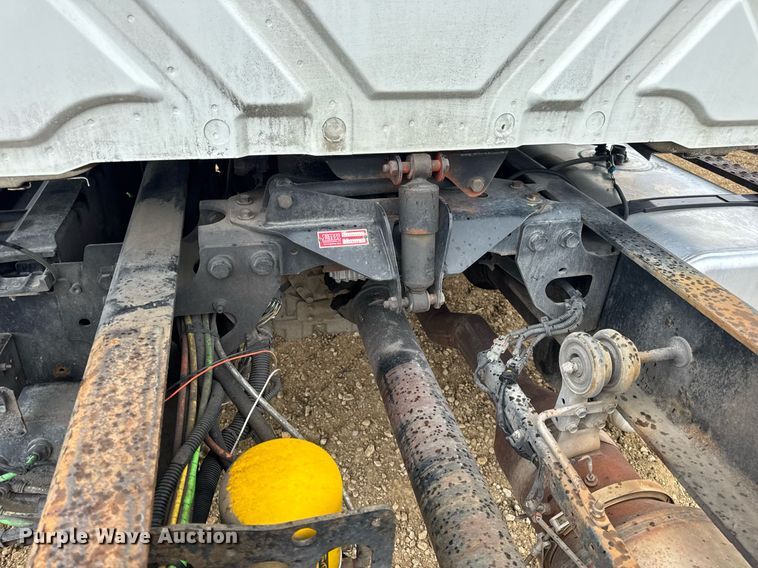 image for item DV4159 2011 International 4400 truck cab and chassis