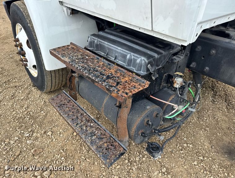 image for item DV4159 2011 International 4400 truck cab and chassis