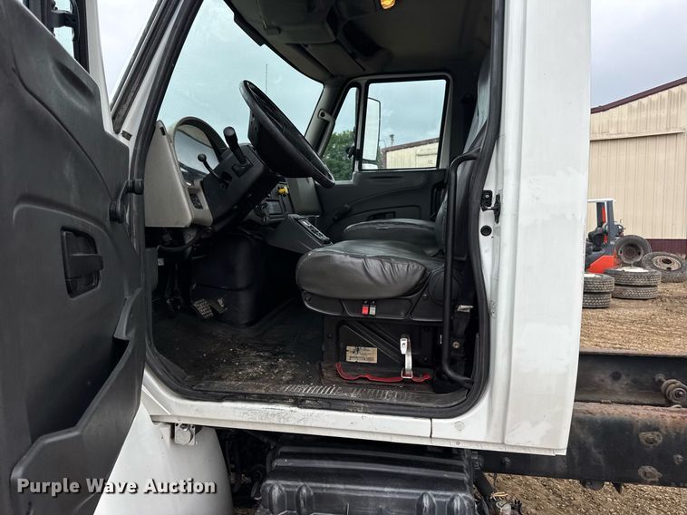 image for item DV4159 2011 International 4400 truck cab and chassis