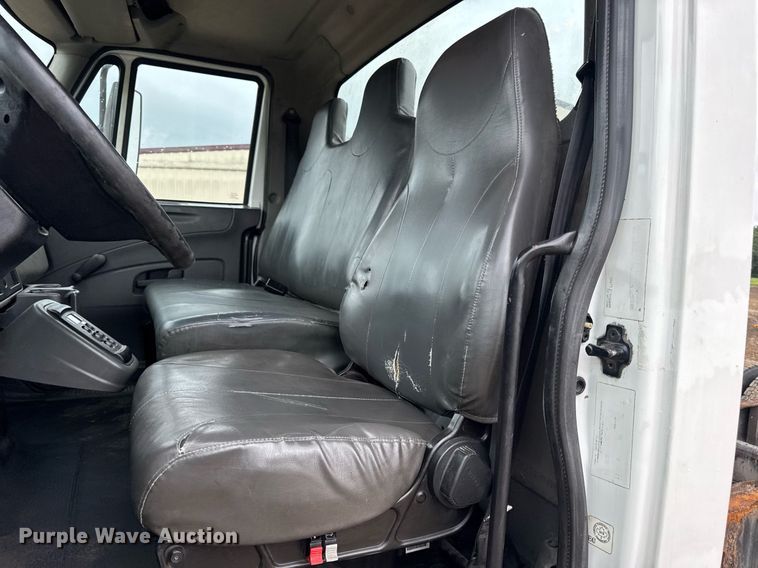 image for item DV4159 2011 International 4400 truck cab and chassis