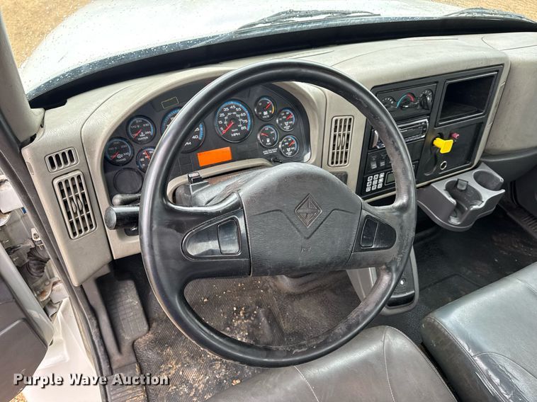 image for item DV4159 2011 International 4400 truck cab and chassis