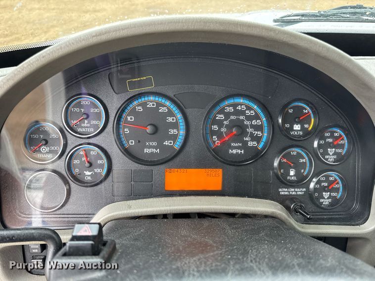 image for item DV4159 2011 International 4400 truck cab and chassis