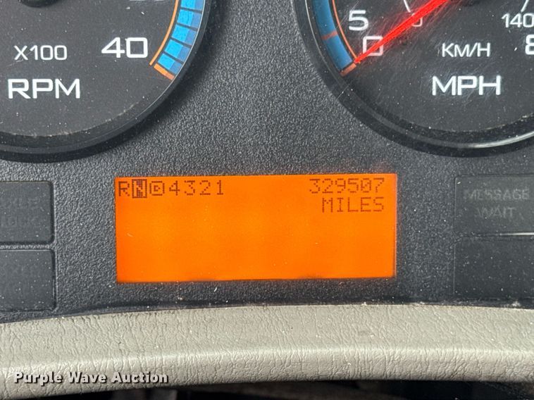 image for item DV4159 2011 International 4400 truck cab and chassis