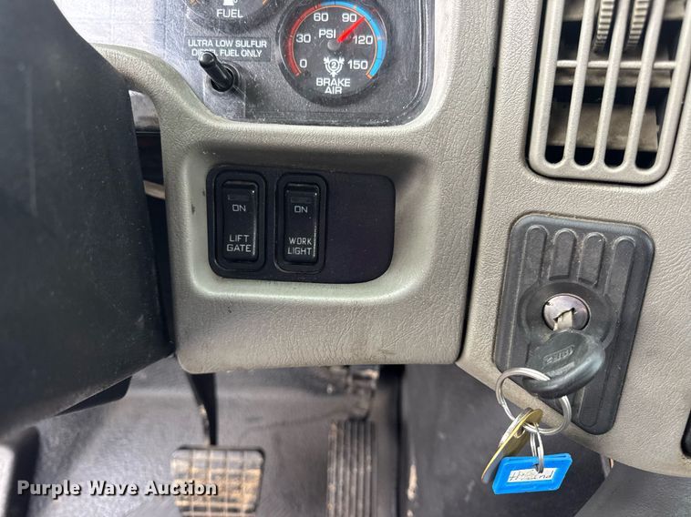 image for item DV4159 2011 International 4400 truck cab and chassis