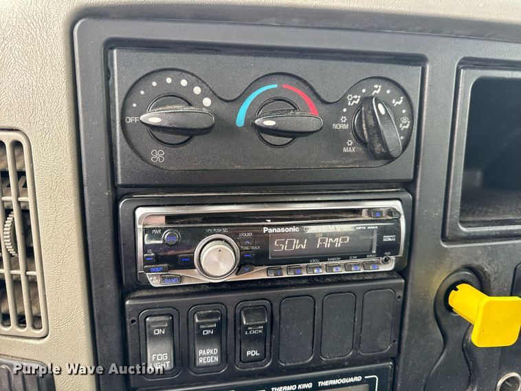 image for item DV4159 2011 International 4400 truck cab and chassis