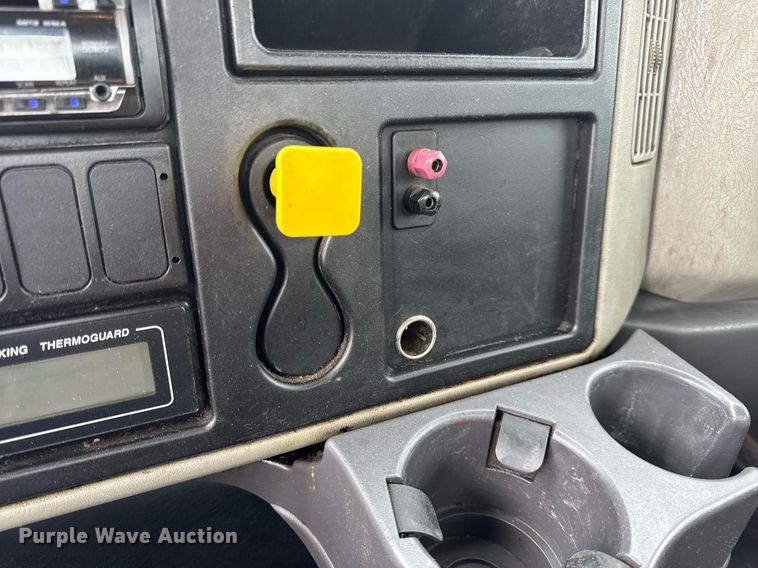 image for item DV4159 2011 International 4400 truck cab and chassis