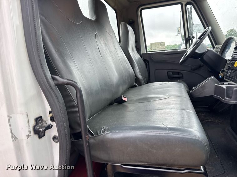 image for item DV4159 2011 International 4400 truck cab and chassis