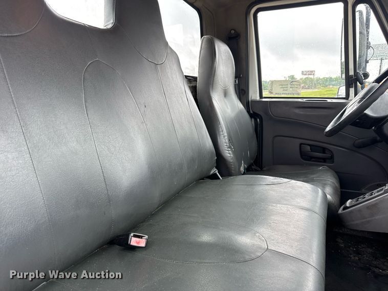 image for item DV4159 2011 International 4400 truck cab and chassis