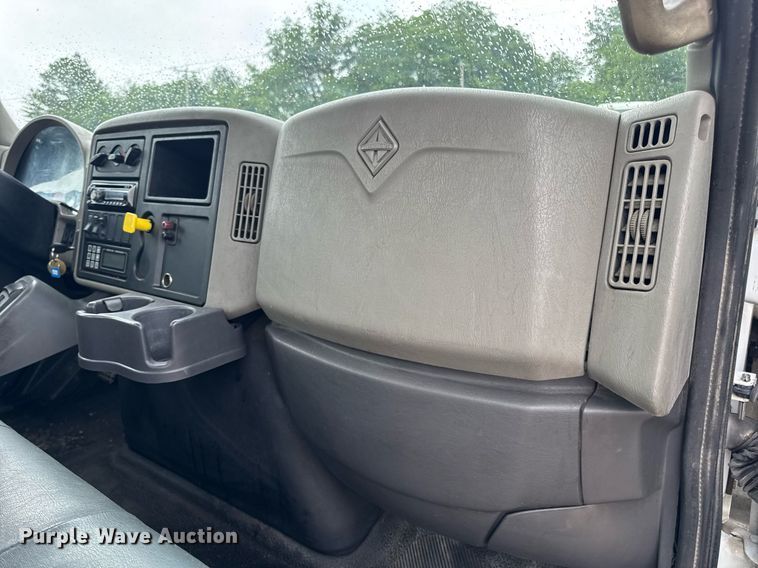 image for item DV4159 2011 International 4400 truck cab and chassis