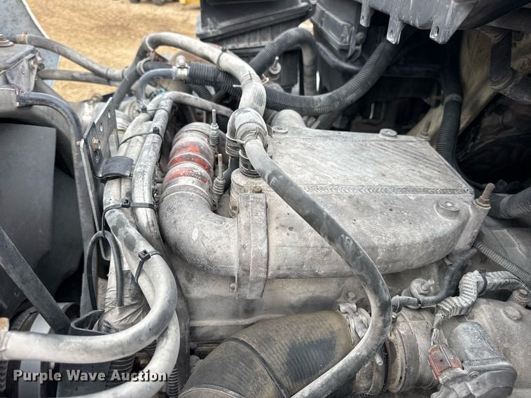 image for item DV4159 2011 International 4400 truck cab and chassis