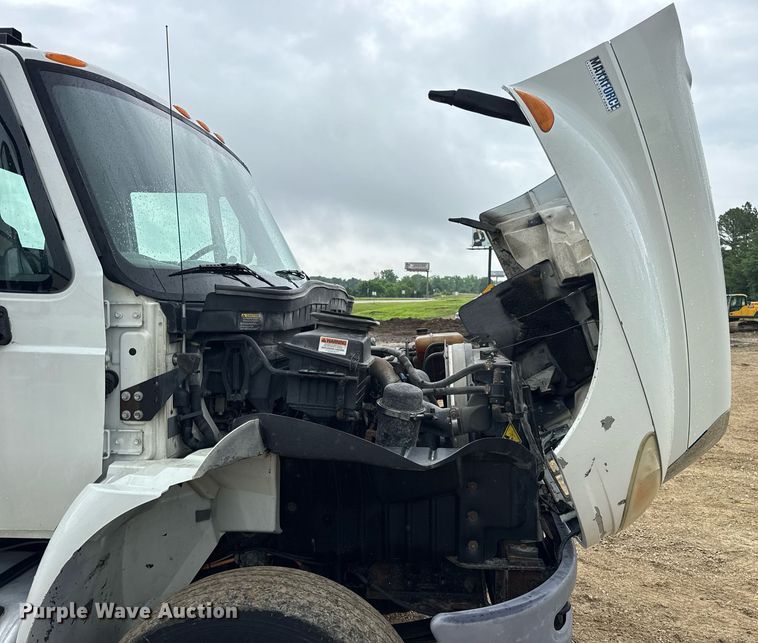 image for item DV4159 2011 International 4400 truck cab and chassis