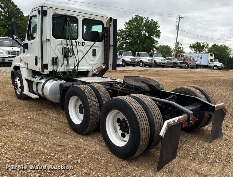 image for item DV4160 2017 Freightliner semi truck