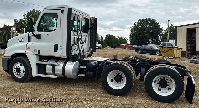 image for item DV4160 2017 Freightliner semi truck