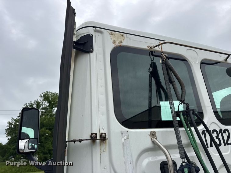 image for item DV4160 2017 Freightliner semi truck