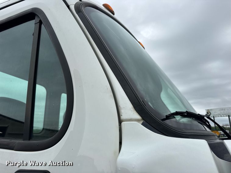 image for item DV4160 2017 Freightliner semi truck