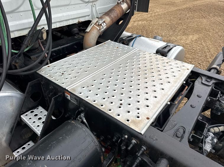 image for item DV4160 2017 Freightliner semi truck