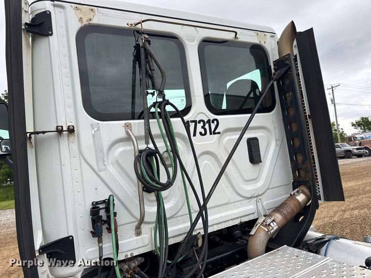 image for item DV4160 2017 Freightliner semi truck