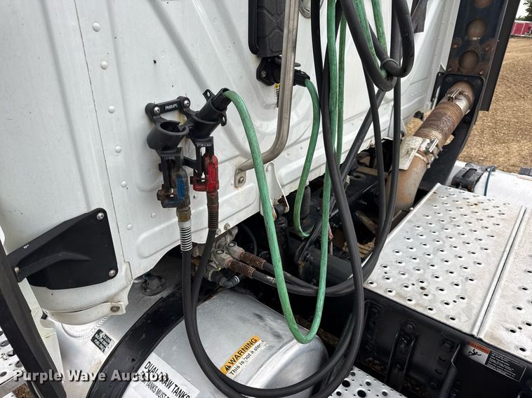 image for item DV4160 2017 Freightliner semi truck