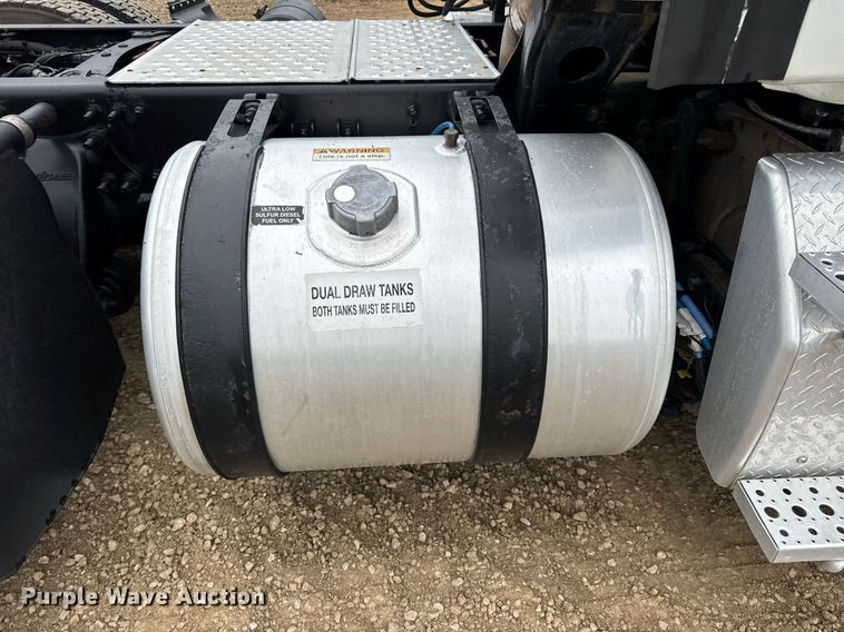 image for item DV4160 2017 Freightliner semi truck