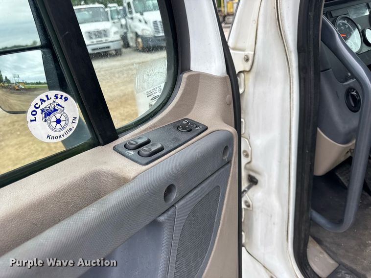 image for item DV4160 2017 Freightliner semi truck