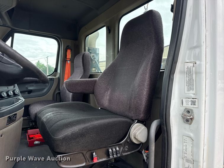 image for item DV4160 2017 Freightliner semi truck