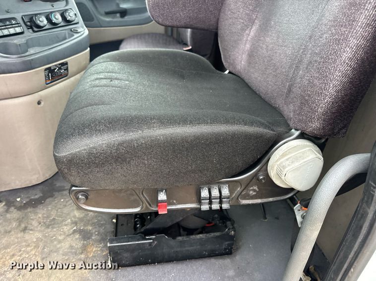 image for item DV4160 2017 Freightliner semi truck