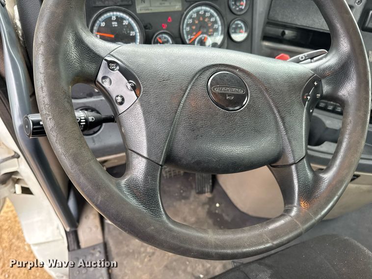 image for item DV4160 2017 Freightliner semi truck