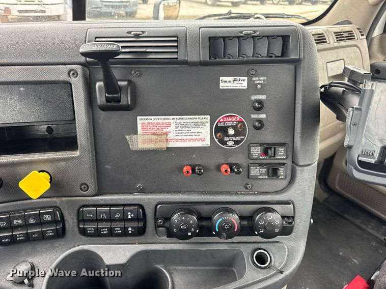 image for item DV4160 2017 Freightliner semi truck