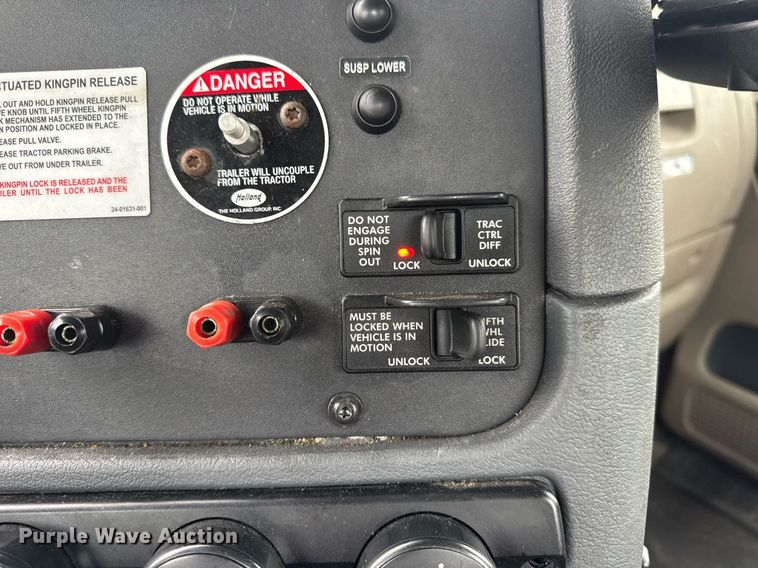 image for item DV4160 2017 Freightliner semi truck