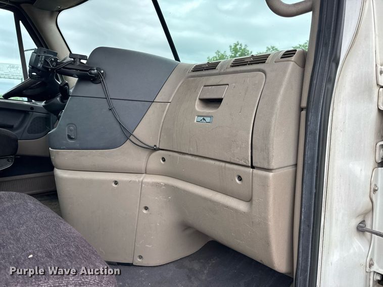 image for item DV4160 2017 Freightliner semi truck