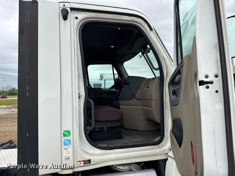 image for item DV4160 2017 Freightliner semi truck