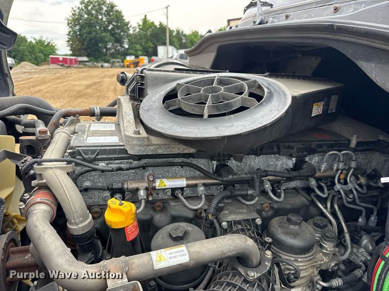 image for item DV4160 2017 Freightliner semi truck