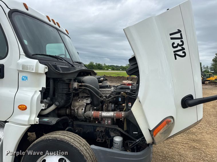 image for item DV4160 2017 Freightliner semi truck