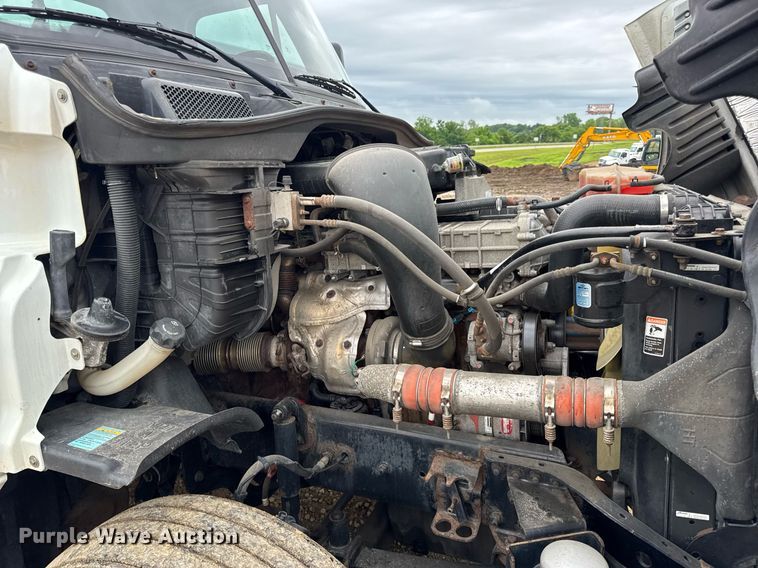 image for item DV4160 2017 Freightliner semi truck