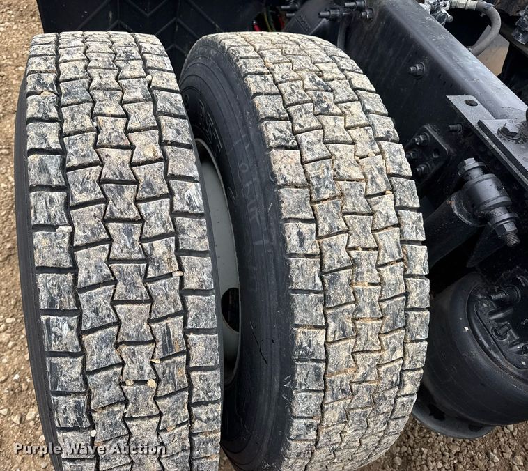 image for item DV4160 2017 Freightliner semi truck