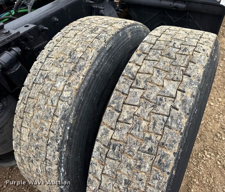 image for item DV4160 2017 Freightliner semi truck