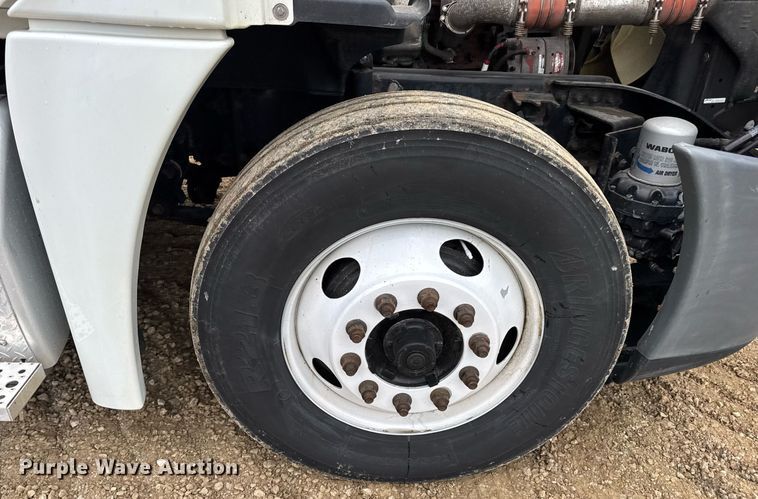 image for item DV4160 2017 Freightliner semi truck