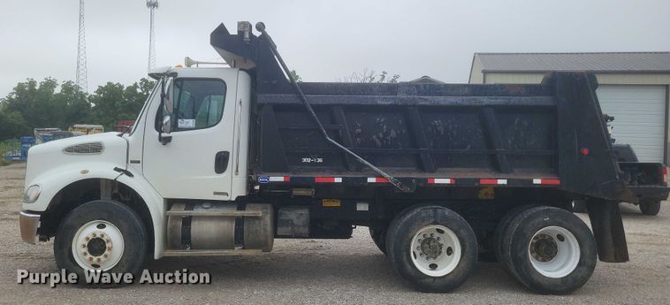image for item DW7038 2005 Freightliner Business Class M2 dump truck
